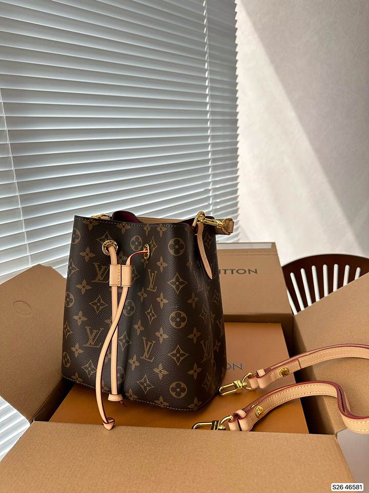 VUITTON バケツバッ 佐川